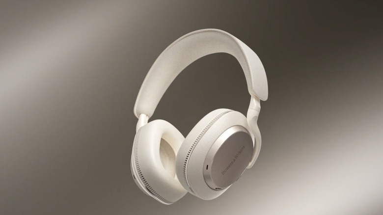 Close up of the Bowers & Wilkins Px7 S3 in beige