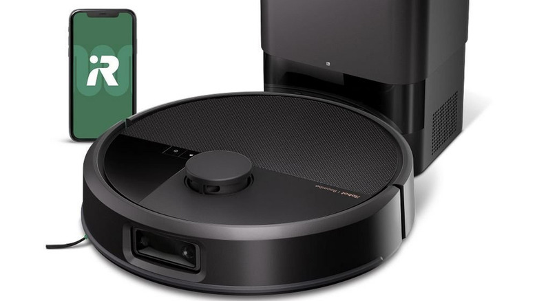 The Roomba Max 705 with a smartphone and AutoEmpty dock