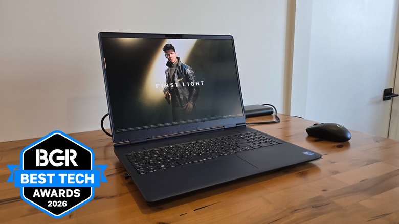 The Alienware 16X Aurora gaming laptop running '007 First Light' on a desk.
