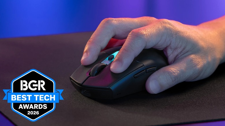 Person using a Logitech G305 X SUPERLIGHT mouse on a mousepad