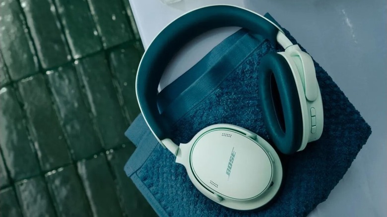 Bose QuietComfort 2nd Gen on table with towel