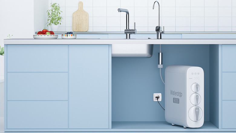 Waterdrop Filter's G3P800 Undersink RO System under a sink