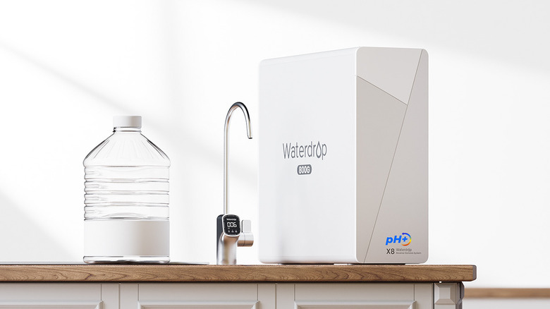 Waterdrop Filter's X8 Undersink RO System sitting by a sink