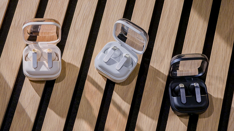 Samsung Galaxy Buds 4 Pro in different colors