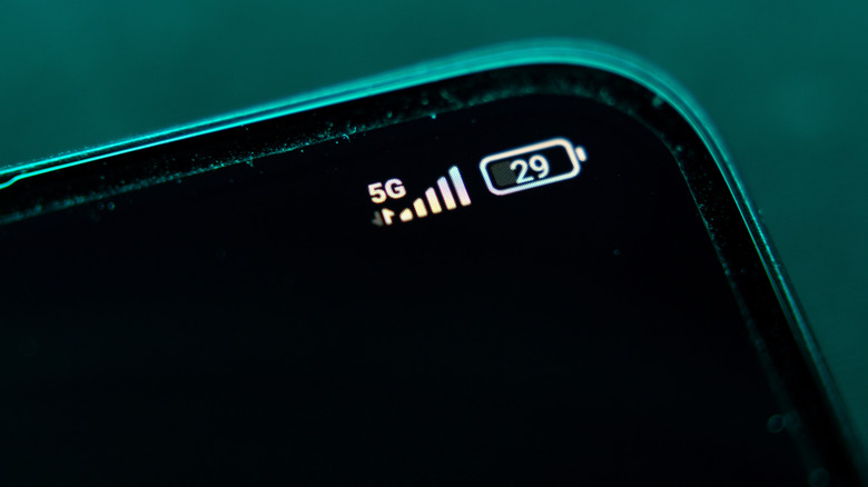 smartphone screen showing 5G and full signal strength aling with 29% battery
