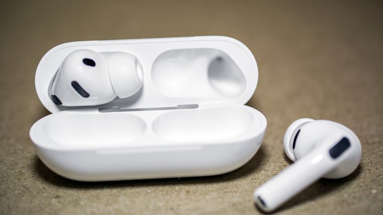 Apple AirPods.