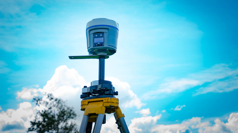 GPS ground surveying instrument