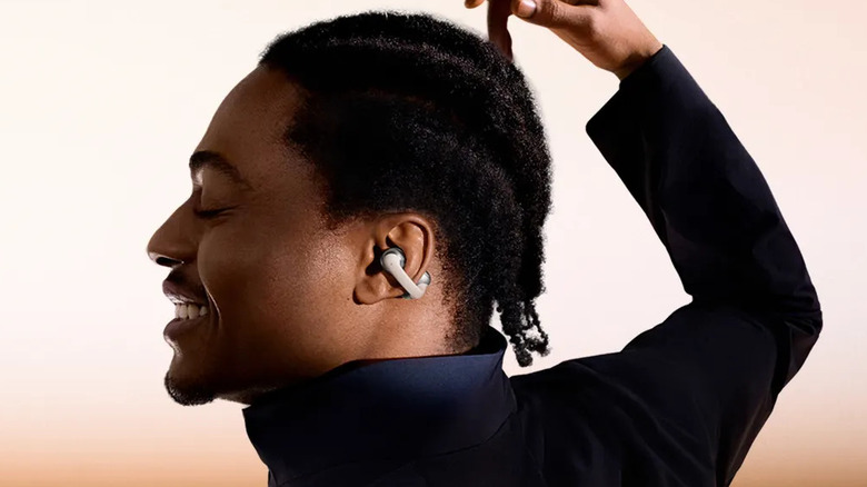 A person wearing the OpenDots One.