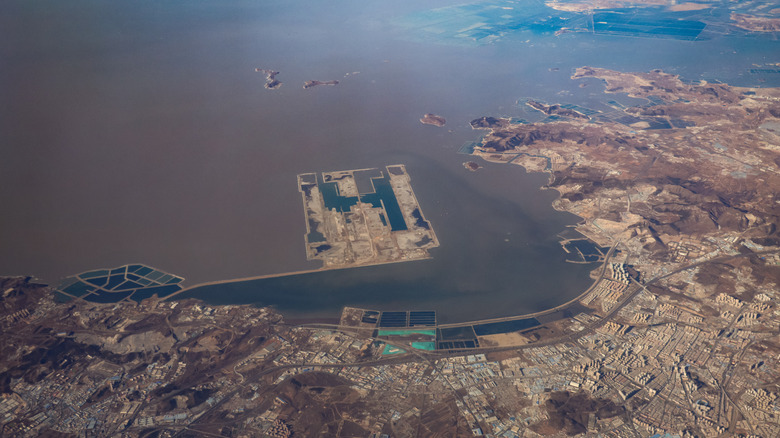 Image of the Dalian Airport.