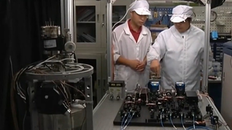 Chinese researchers working on an atomic clock