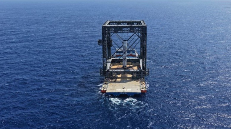 The Linghangzhe booster landing barge after catching the Long March 10B