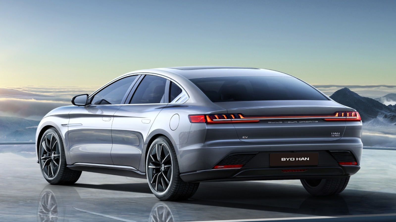 bgr.com - Aaron Greenbaum - Chinese Company Reveals Solar Car Roofs Ready For Mass Production
