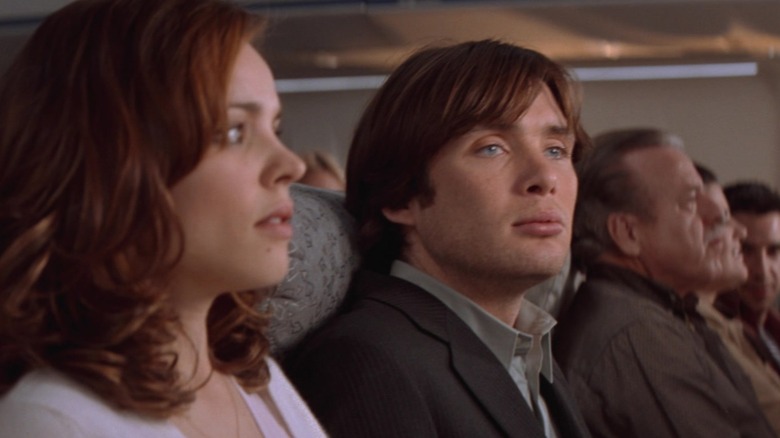 Cillian Murphy and Rachel McAdams sitting next to each other on a plane in the 2005 Wes Craven film 