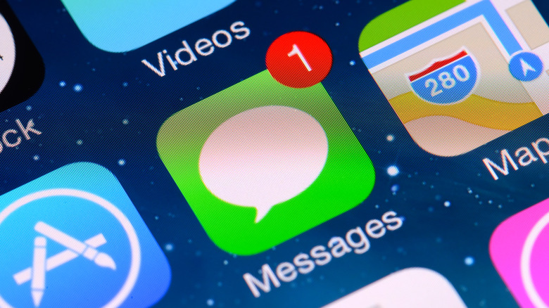 iPhone Messages app icon with 1 message notification