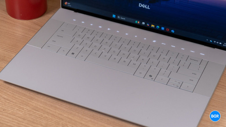 Keyboard and touchpad on the Dell 16 Premium