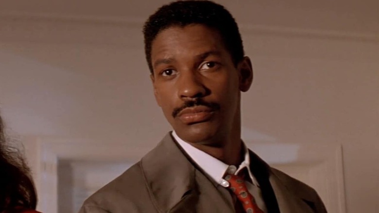 Nick Styles (Denzel Washington) in a suit in 'Ricochet'
