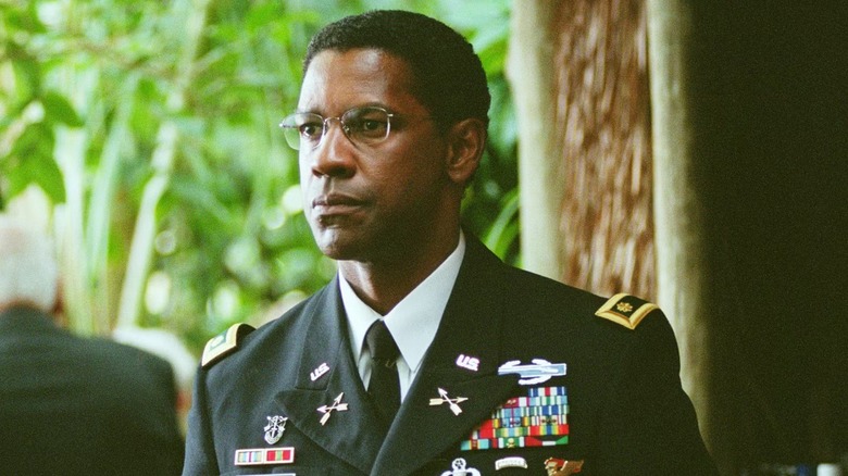Ben Marco (Denzel Washington) dressed in uniform in 