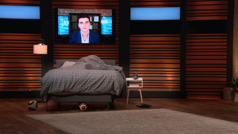 Peter Solimine demoing Beulr on Shark Tank.