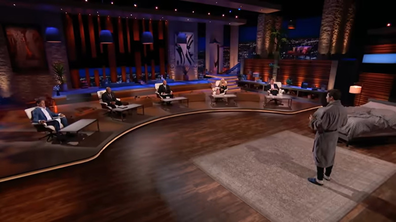 Peter Solimine demoing Beulr on Shark Tank.