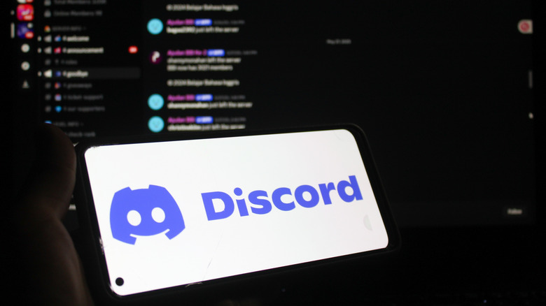 discord app runing on desktop and phone