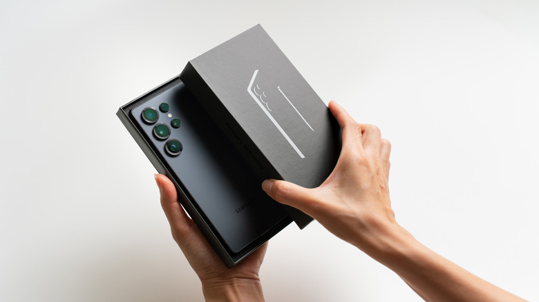 Unboxing the Galaxy S25 Ultra.