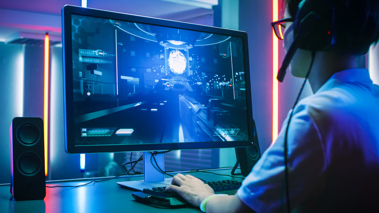 Gamer playing a PC shooter