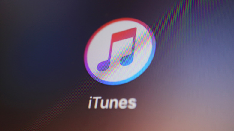 Close up the Display and Icon of iTunes.