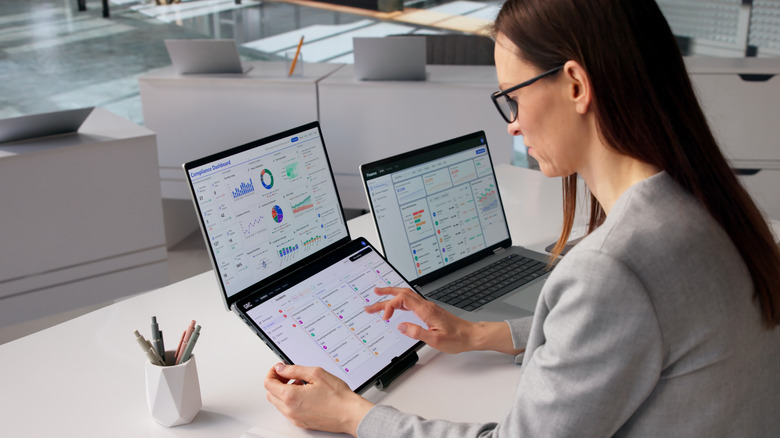 Person using portable laptop monitor