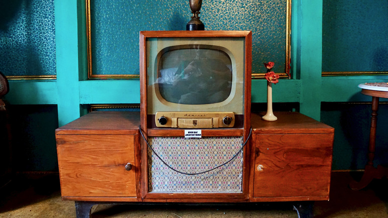 A CRT TV in the center of a room