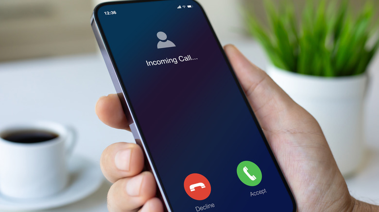incoming call on smartphone with decline and accept icons