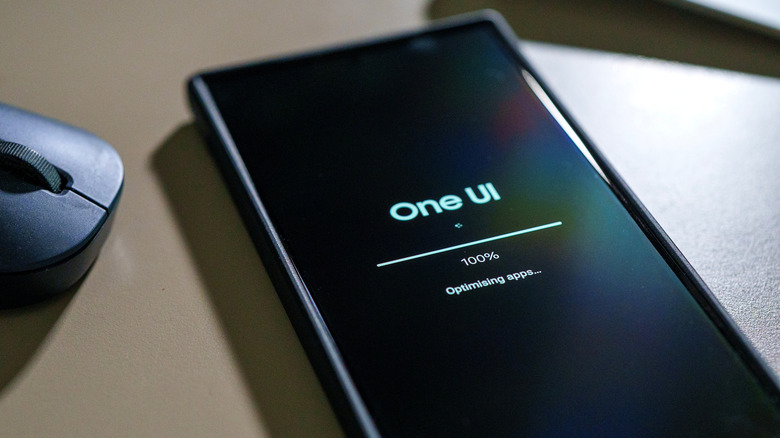 Samsung Galaxy device showing One UI mobile software update progress.