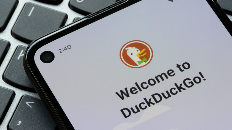 duckduckgo browser welcome screen on mobile device