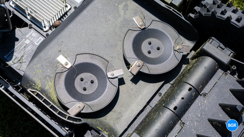 Blades on the Ecovacs GOAT A3000 LiDAR Pro