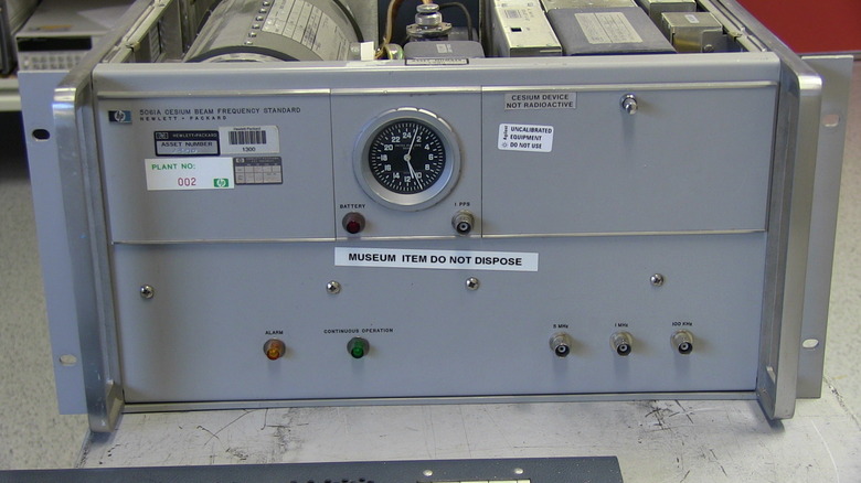 One of the cesium beam atomic clocks used in the Hafele–Keating experiment