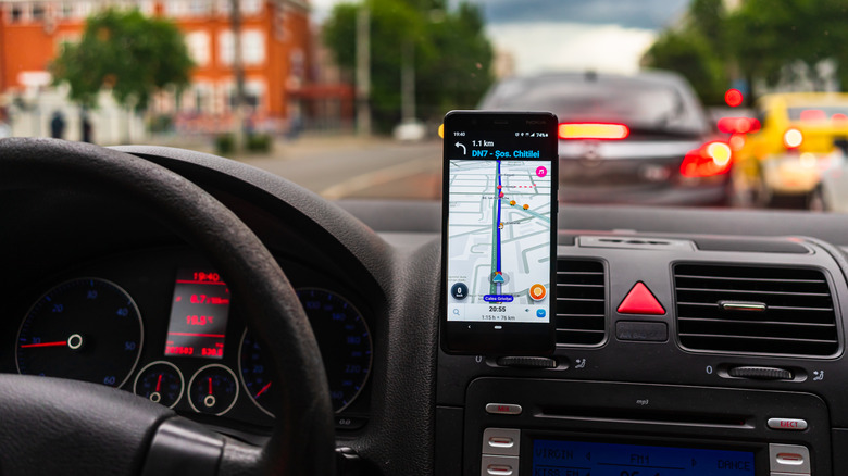 Driving using Waze on a dash-mounted phone in a busy city