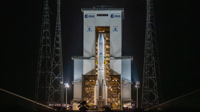 An Ariane 6 rocket stands at its launchpad before an Amazon LEO mission.