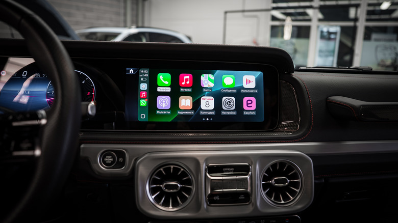 A CarPlay screen in a vehicle.