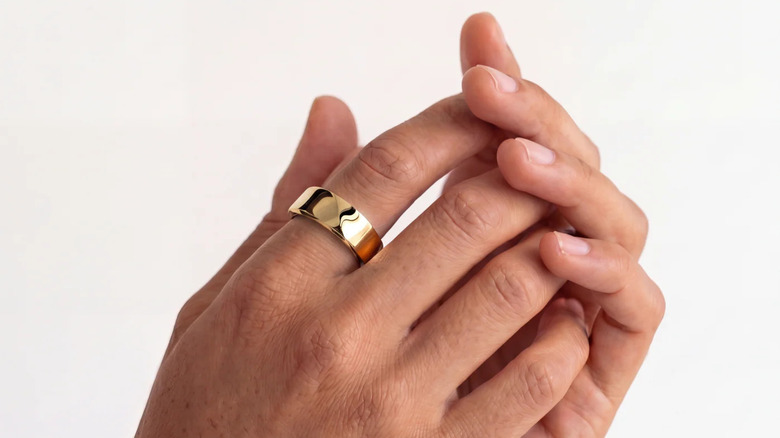 Luna finger on the side of someone's hand