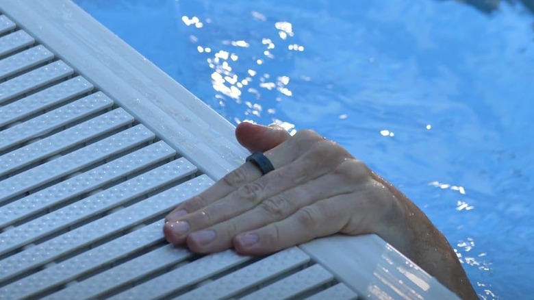 RingConn Gen 2 on a person's finger as they go for a swim