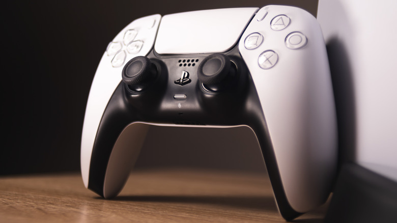 The white DualSense controller resting on a table