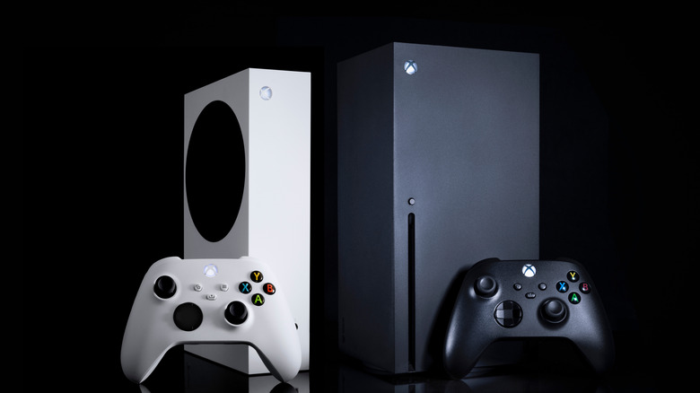 Xbox Series S and Xbox Series X console next to each other on a black background