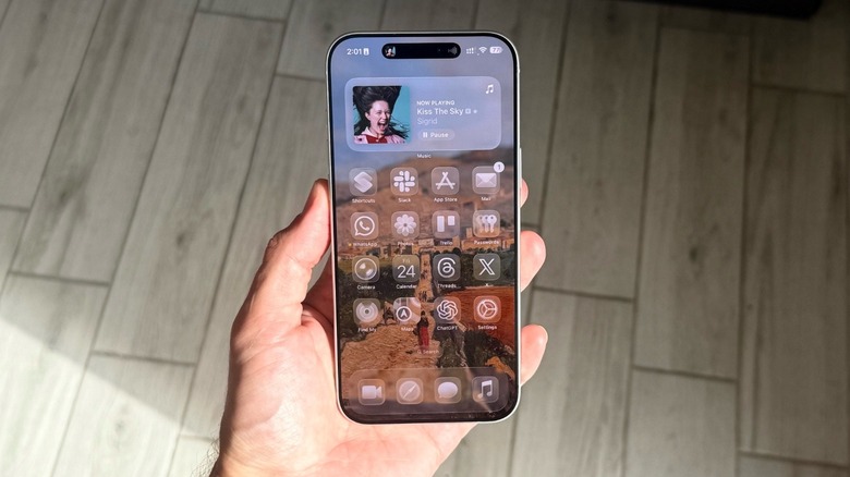 iOS 26's Home Screen on iPhone 17 Pro Max