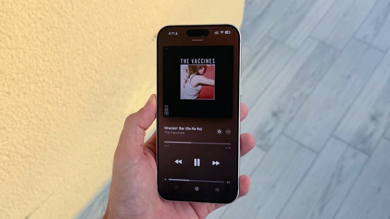 iOS 26 Apple Music's Now Playing tab