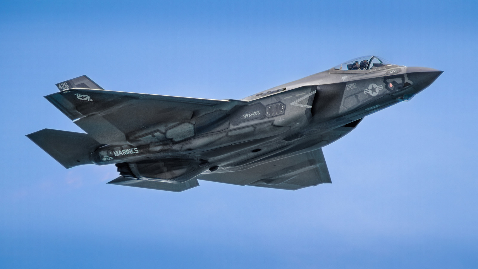 Fighter Pilots Run Their A/C On Full Blast When Flying In Alaskan Winters: Here’s Why – BGR