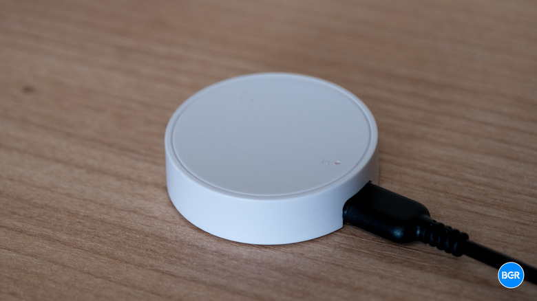 Flic Duo hub on a table