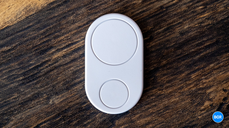 Flic Duo controller on a table