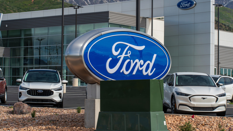 View of the exterior of a Ford dealership