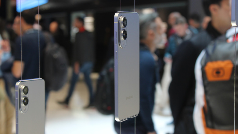 Galaxy S25 Edge on display.