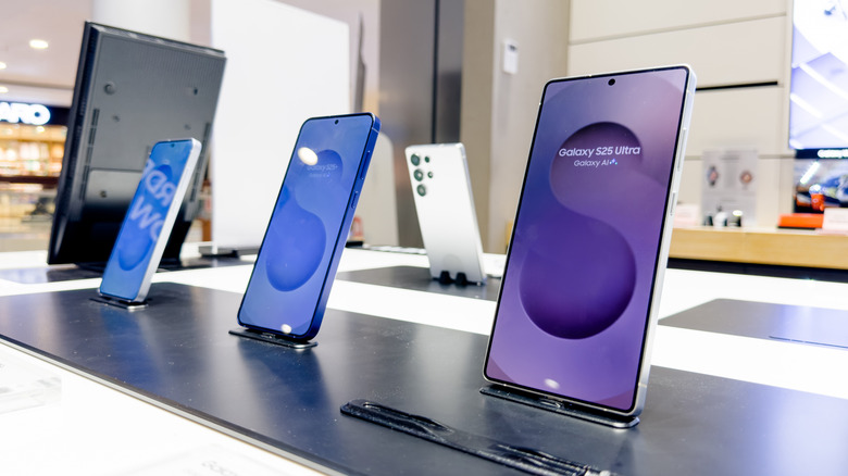 Galaxy S25, S25 Plus, and S25 Ultra on display in a store.