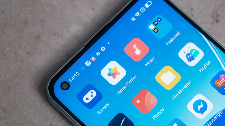 Android device showing multiple app icons on homepage